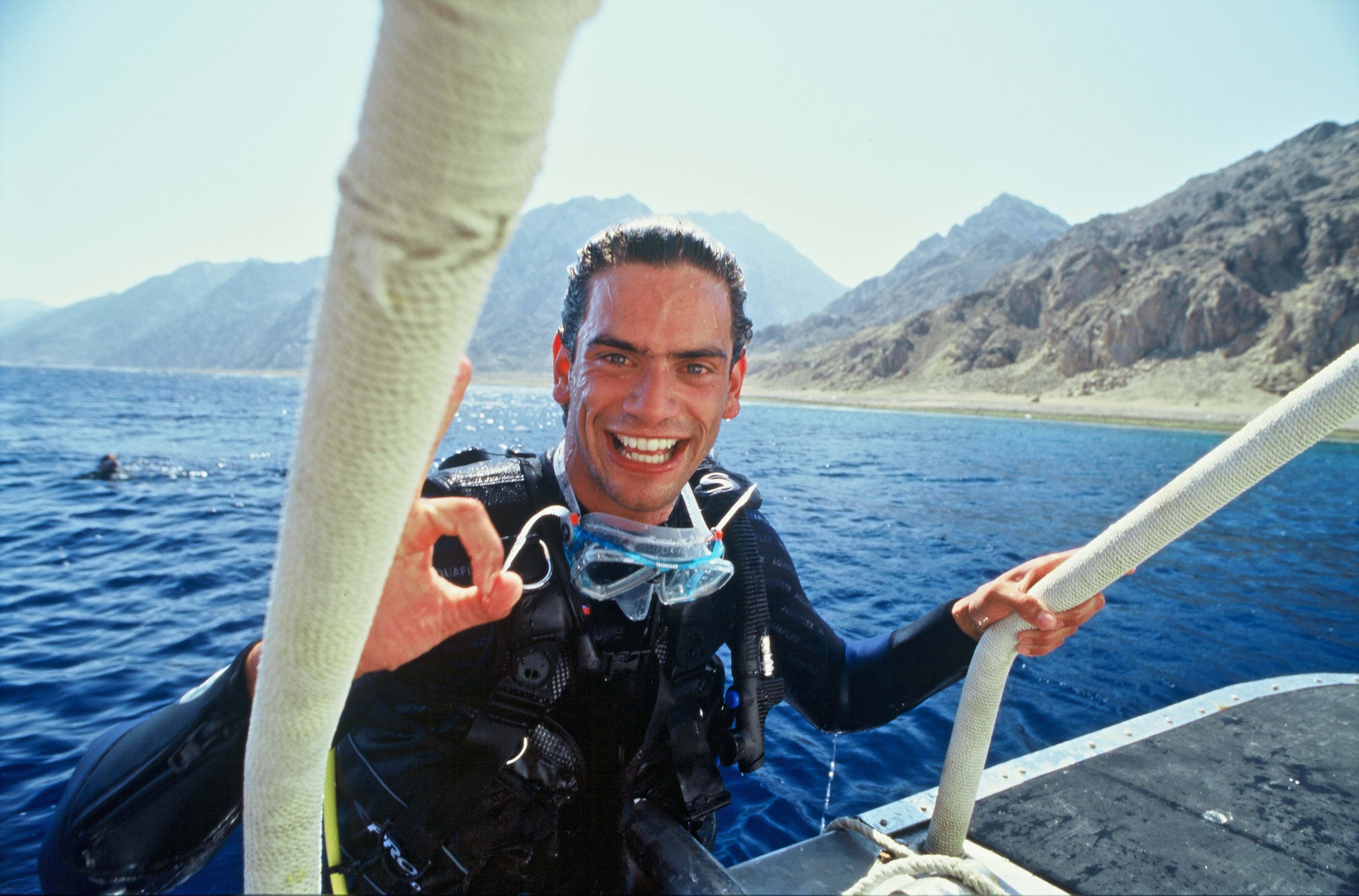Explore The Ocean With Steph: A 9Gag Scuba Diving Adventure - 5juvcr7